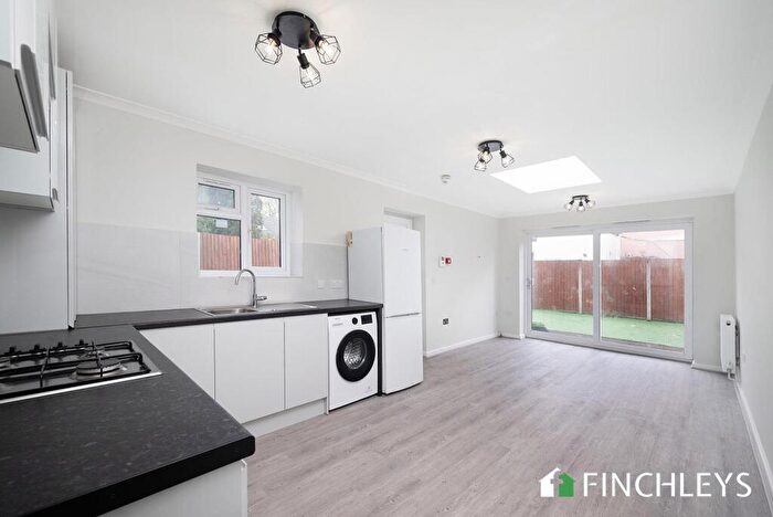 2 Bedroom Apartment To Rent In Ballards Lane, Finchley, N3