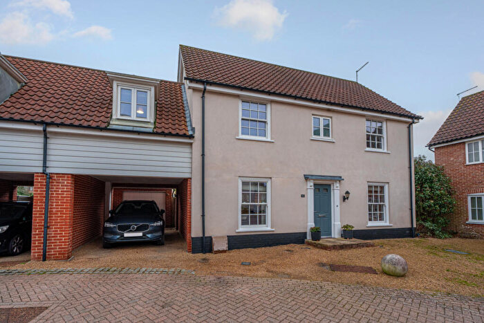 4 Bedroom Link Detached House For Sale In Griffiths Close, Ipswich, IP4