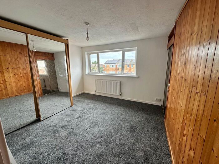 4 Bedroom Terraced House To Rent In Tenby Drive, Luton, Bedfordshire, LU4