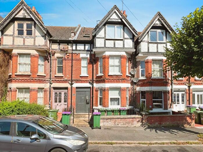 2 Bedroom Apartment For Sale In Cambridge Gardens, Folkestone, CT20