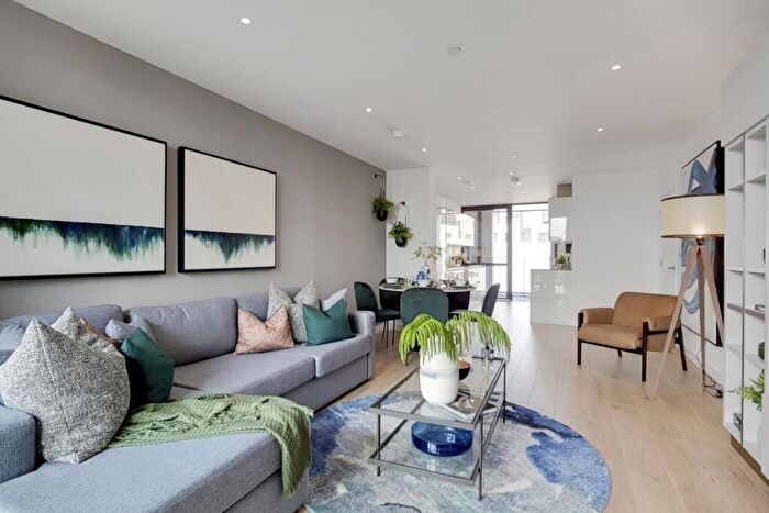 3 Bedroom Flat To Rent In Forrester Way London, E15