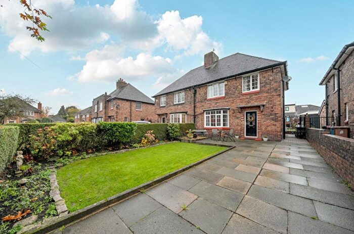 3 Bedroom Semi Detached House For Sale In Orchard Avenue, Worsley, Manchester, M28