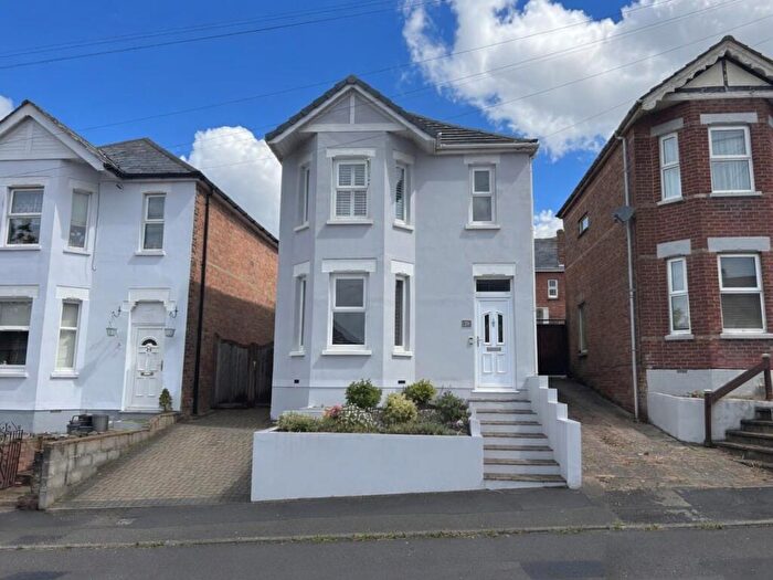 3 Bedroom Detached House For Sale In Cranbrook Road, Parkstone, Poole, BH12