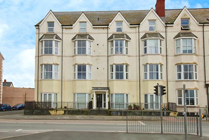 2 Bedroom Apartment To Rent In West Parade, Rhyl, Denbighshire, LL18