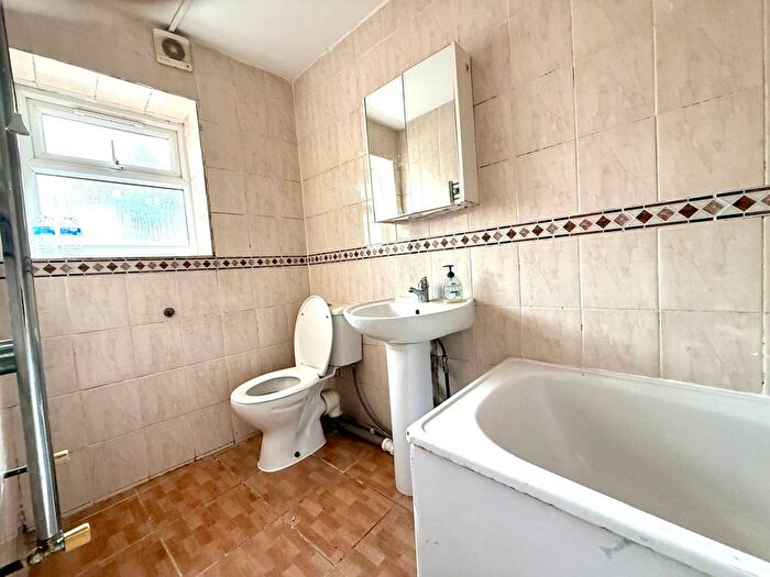 3 Bedroom Terraced House To Rent In Jephson Road, London, E7