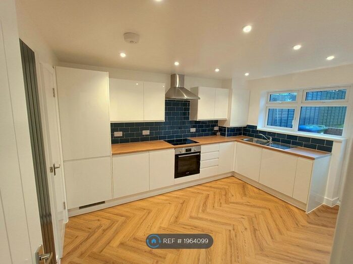 3 Bedroom Terraced House To Rent In Waynflete Close, Brackley, NN13