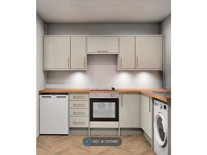 2 Bedroom Flat To Rent In High Street, Merry Hill, DY5