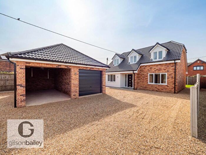 4 Bedroom Detached House For Sale In Woodbastwick Road, Blofield Heath, NR13