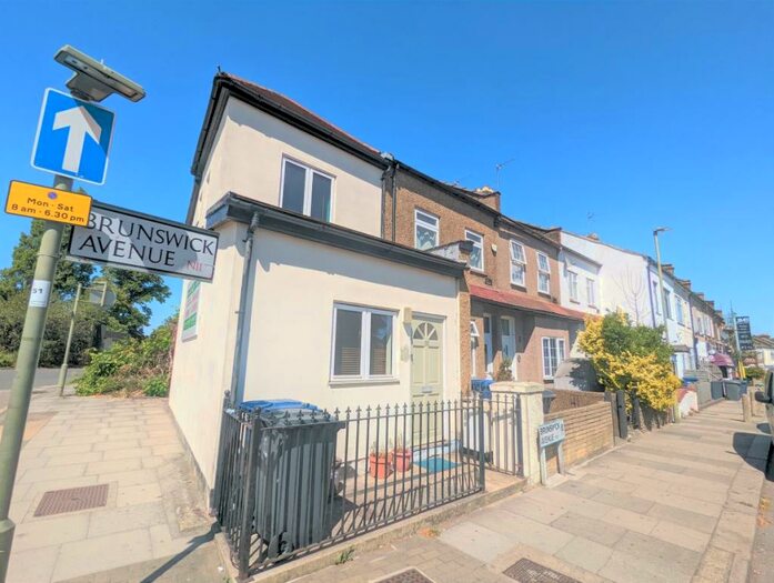1 Bedroom Flat To Rent In Brunswick Avenue, Bounds Green, N11