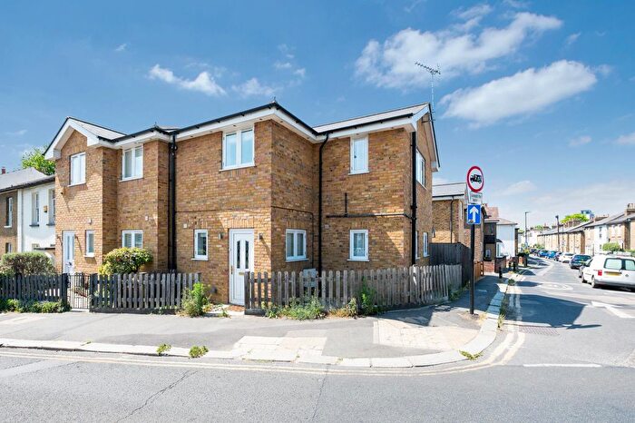 3 Bedroom Property For Sale In Ealing Road, Brentford, TW8