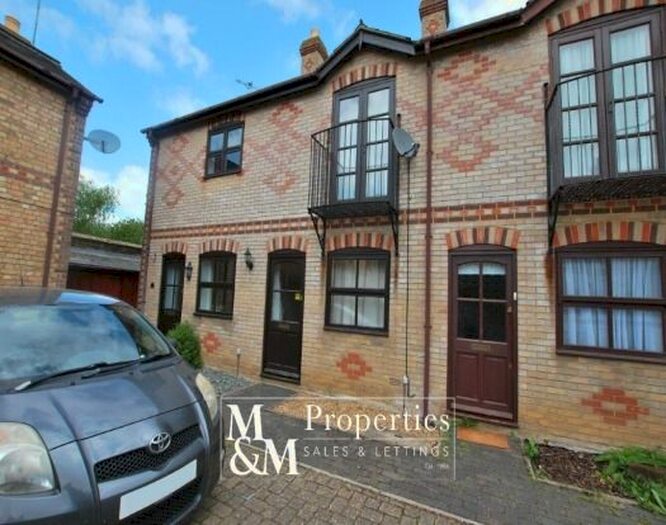 2 Bedroom Mews To Rent In Rochester Mews, Church Road, Linslade