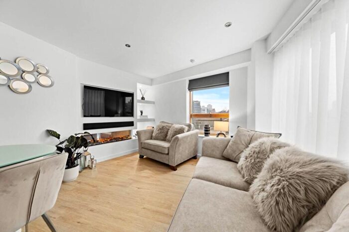 1 Bedroom Flat For Sale In Riverside Way, Leeds, LS1