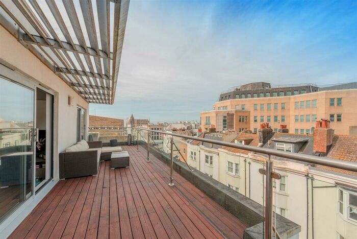 2 Bedroom Apartment To Rent In Queens Road, Brighton, BN1