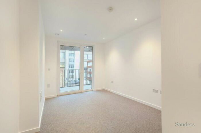 1 Bedroom Flat To Rent In Tapestry Way, Greater London, London, E1