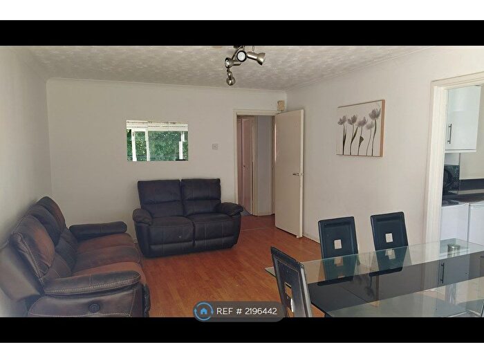2 Bedroom Flat To Rent In Arden Place, Luton, LU2