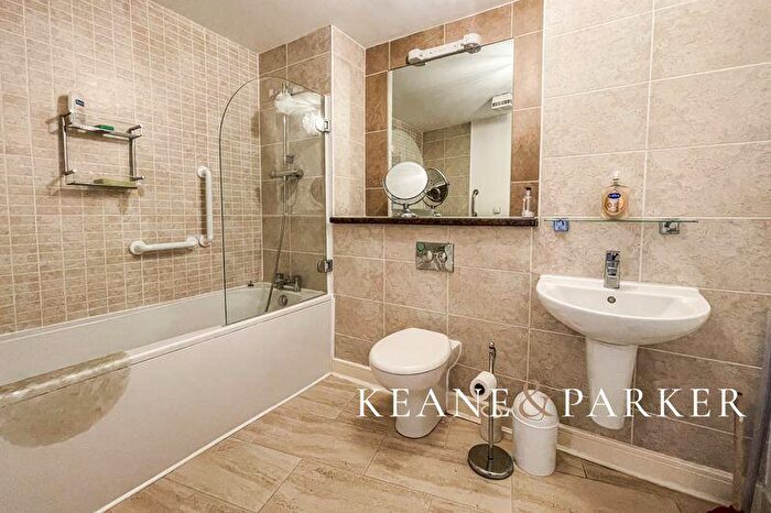 1 Bedroom Flat For Sale In Ocean Crescent, Plymouth, PL1