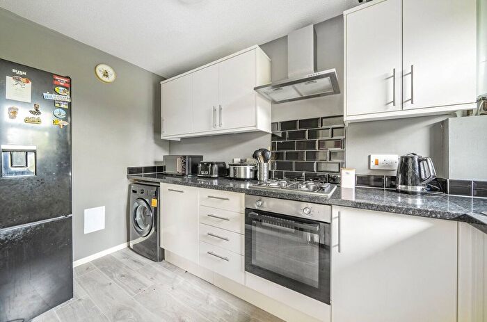 1 Bedroom Flat For Sale In Guildford, Surrey, GU4
