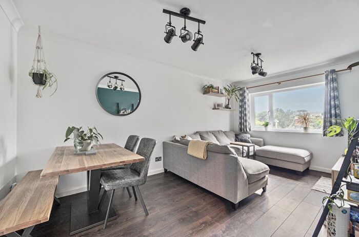 3 Bedroom Semi-Detached House For Sale In Hawthorn Close, Newton Abbot, Devon, TQ12