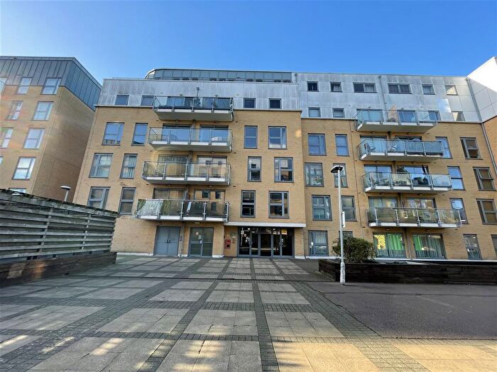 2 Bedroom Flat For Sale In Woolners Way, Stevenage, SG1