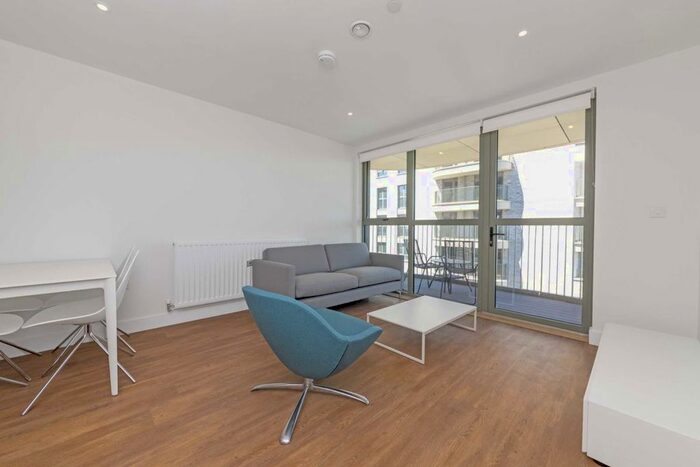 2 Bedroom Flat To Rent In Green Street, London, NW10