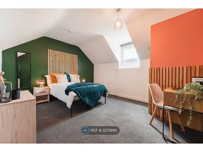 7 Bedroom Terraced House To Rent In Holly Road, Northampton, NN1