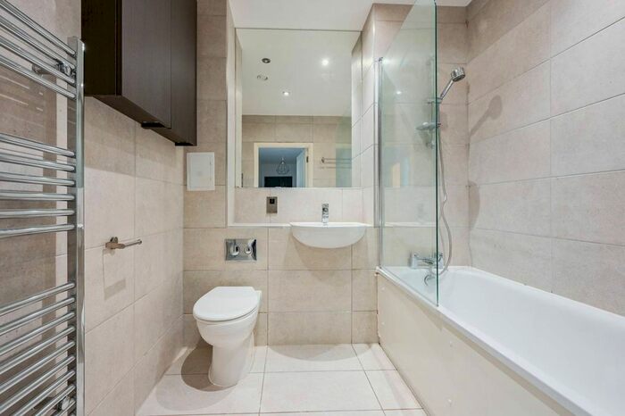 2 Bedroom Flat To Rent In Thornbury Way, Walthamstow, London, E17