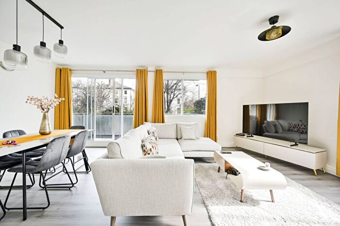 3 Bedroom Flat To Rent In Warwick Gardens, Earls Court, London, W14