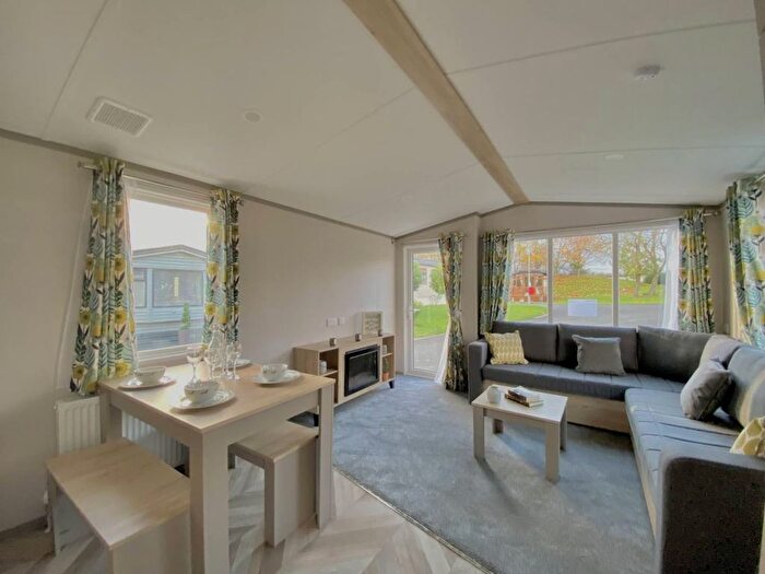 2 Bedroom Mobile/park Home For Sale In Manston Court Road, Margate, CT9