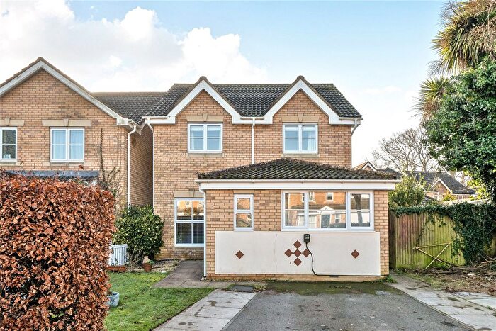3 Bedroom Detached House For Sale In Earlswood Park, New Milton, Hampshire, BH25