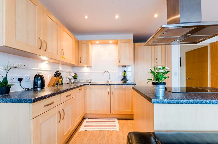 2 Bedroom Flat To Rent In Jamaica Road, Bermondsey, London, SE16