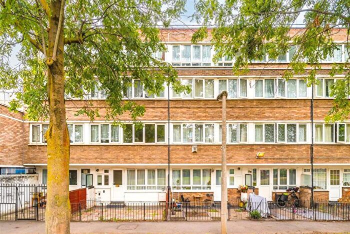 3 Bedroom Maisonette For Sale In Musbury Street, Stepney Green, E1