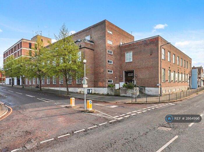 2 Bedroom Flat To Rent In Queen St, Hitchin, SG4