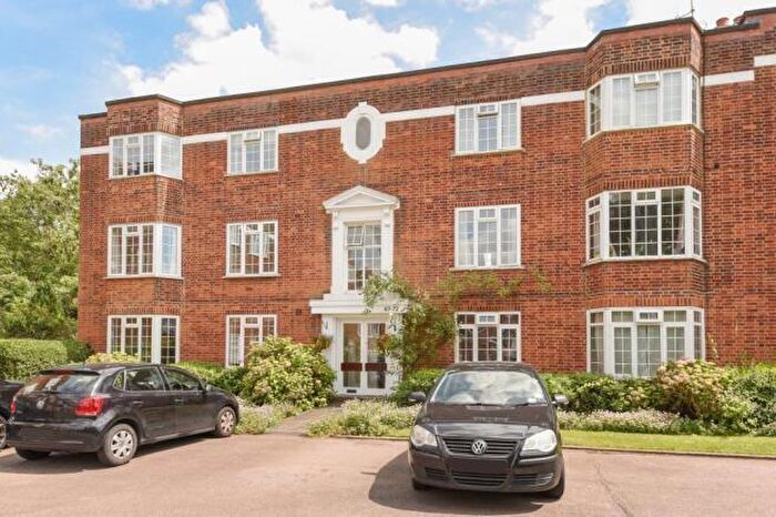 2 Bedroom Apartment To Rent In Finchley Court, Ballards Lane, N3