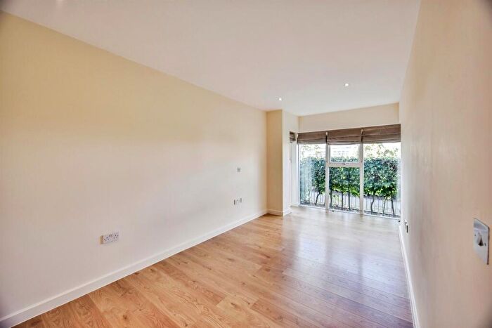 3 Bedroom Town House For Sale In Braeburn Way, Kings Hill, West Malling, ME19