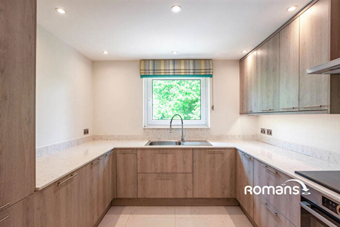 2 Bedroom Flat To Rent In Henbury House, Bath, Somerset, BA2