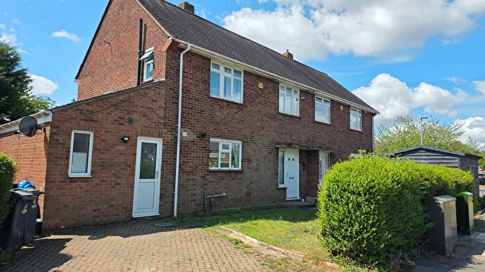 3 Bedroom Semi-Detached House To Rent In High Wood Close, Luton, LU1