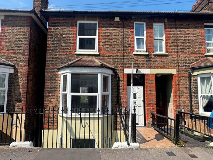 3 Bedroom End Of Terrace House For Sale In Victoria Road, Brentwood, CM14