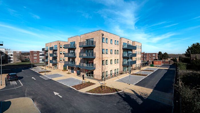 2 Bedroom Flat For Sale In Kingfisher View, Hitchin, SG5