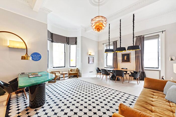 2 Bedroom Flat To Rent In Cadogan Square, London, SW1X