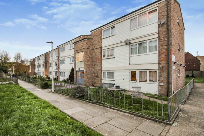 2 Bedroom Flat To Rent In Globe Road, Stratford, E15