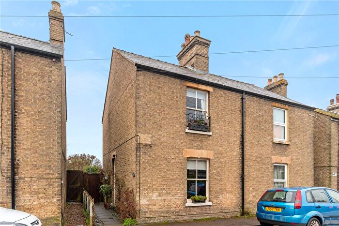 2 Bedroom Semi-Detached House For Sale In Selwyn Road, Cambridge, CB3