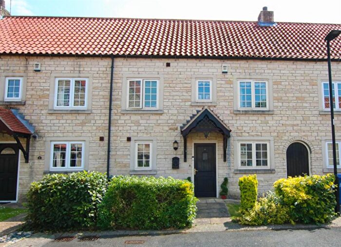 3 Bedroom Terraced House For Sale In Carisbrook Court, Arksey, Doncaster, DN5