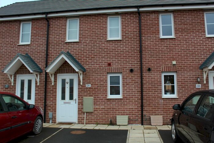 2 Bedroom Town House To Rent In Parklands Avenue, Humberston, Grimsby, DN36