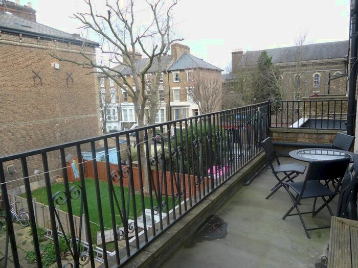 1 Bedroom Studio To Rent In Tollington Park, Finsbury Park, N4