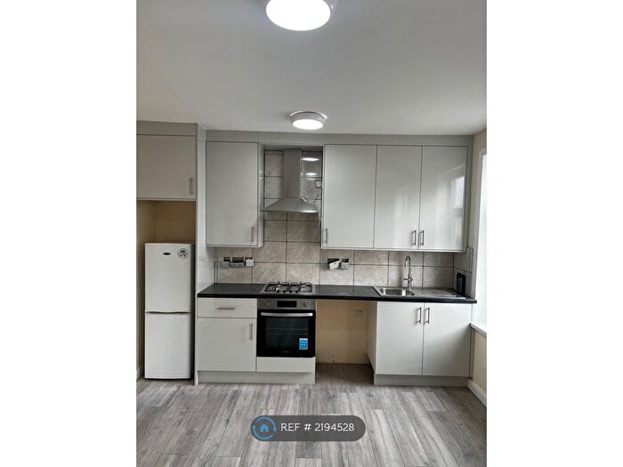 2 Bedroom Flat To Rent In Kingsley Road, Hounslow, TW3