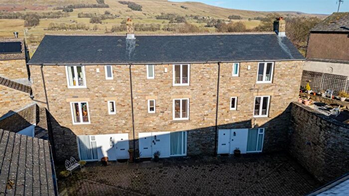 3 Bedroom Terraced House For Sale In Stags Fell Court, Hawes, DL8