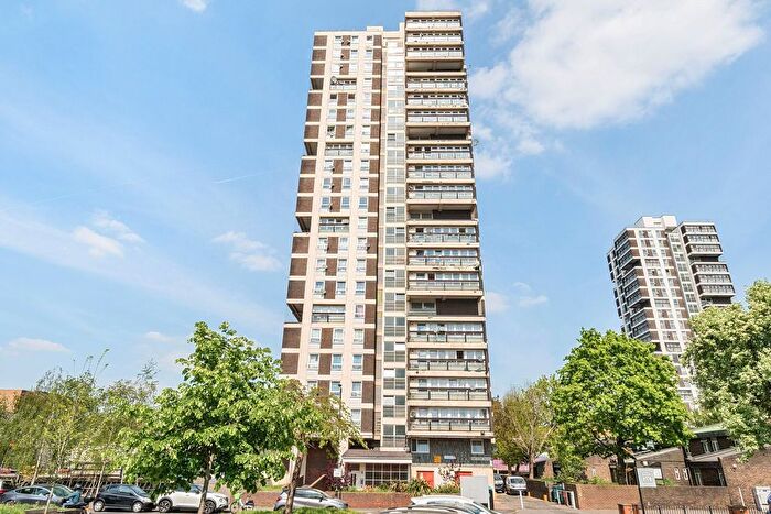 2 Bedroom Flat For Sale In Wyndham Road, Camberwell, London, SE5