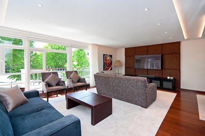 3 Bedroom Flat To Rent In Walsingham, St. Johns Wood Park, St John's Wood, NW8