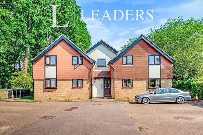 1 Bedroom Flat For Sale In The Woodlands, Smallfield, Horley, RH6