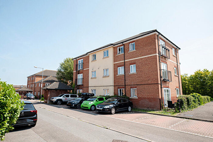 2 Bedroom Flat For Sale In Crosse Courts, Basildon, SS15